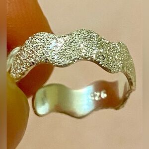 925 Silver  Wave Ring. Petite,  size 3.